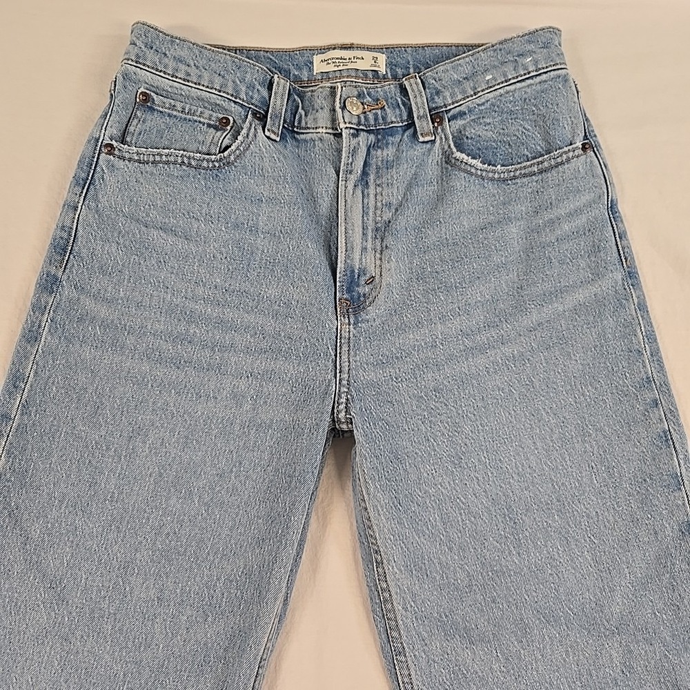 Abercrombie & Fitch 90s Relaxed High Rise Jeans Women 29x28 Light Wash Denim - Picture 3 of 16